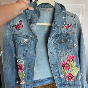 Awesome vintage embroidered denim jacket!